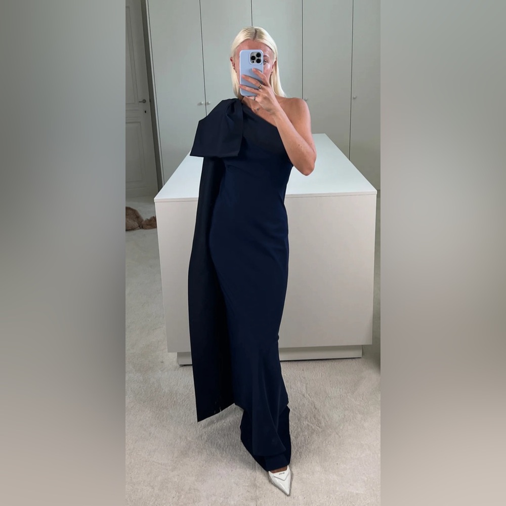 Bernadette Navy Gown “Dress Aiden”